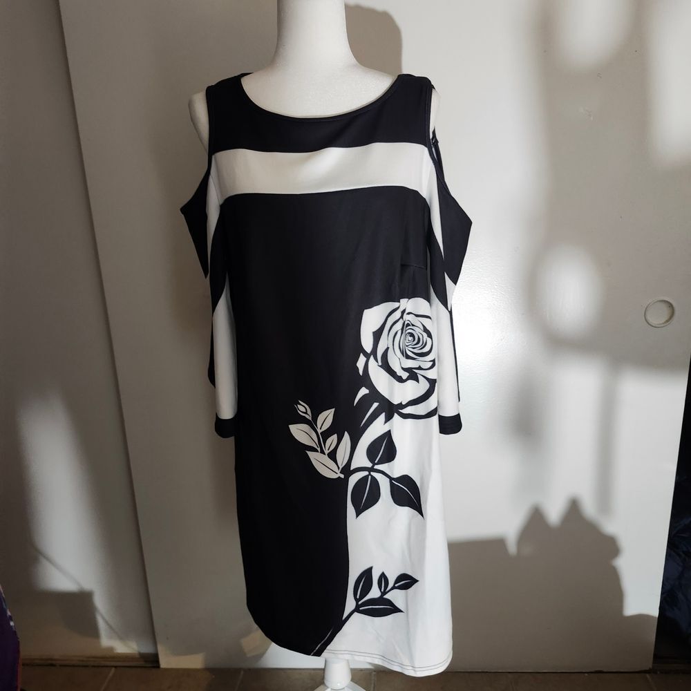 SHEIN Black and White Rose Print Long Sleeve Dress